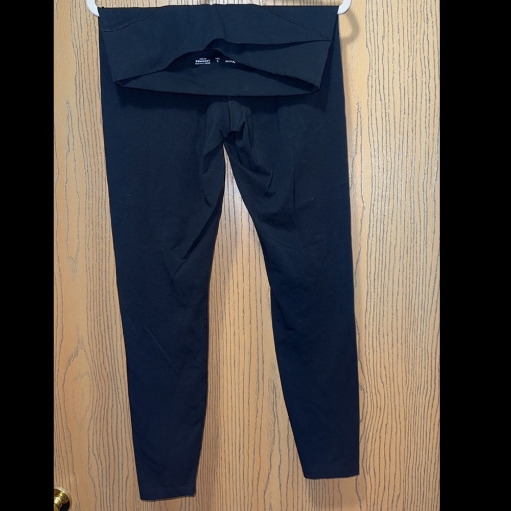 Black old navy powerchill leggings